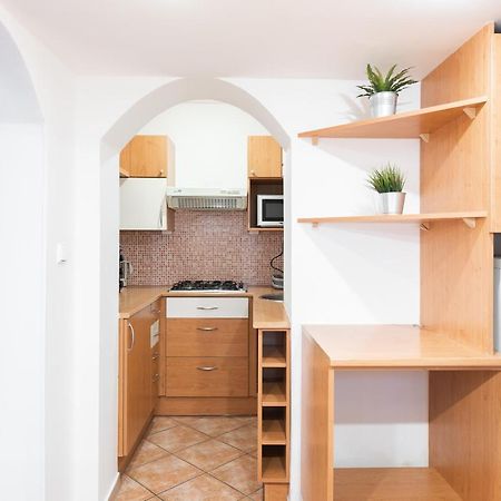 Budget Reznicka Apartment Прага Екстер'єр фото
