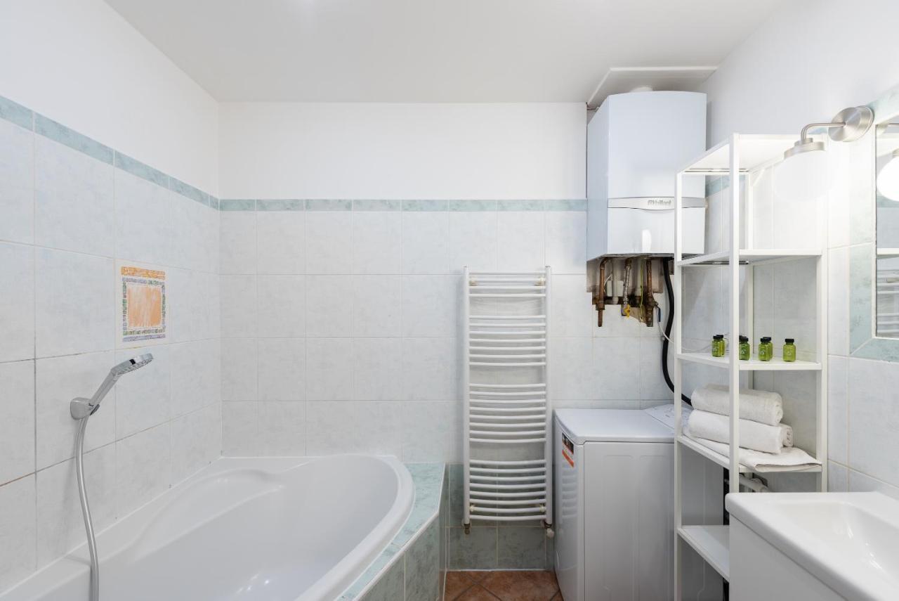 Budget Reznicka Apartment Прага Екстер'єр фото