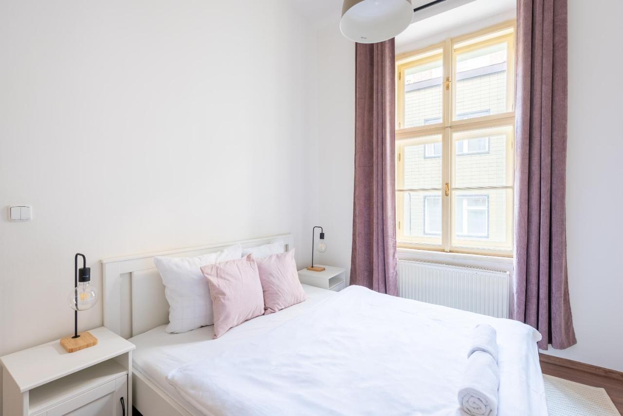 Budget Reznicka Apartment Прага Екстер'єр фото