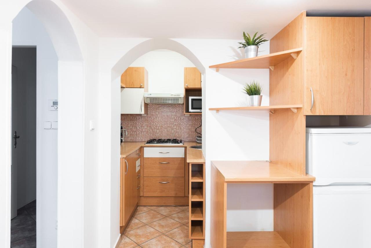Budget Reznicka Apartment Прага Екстер'єр фото