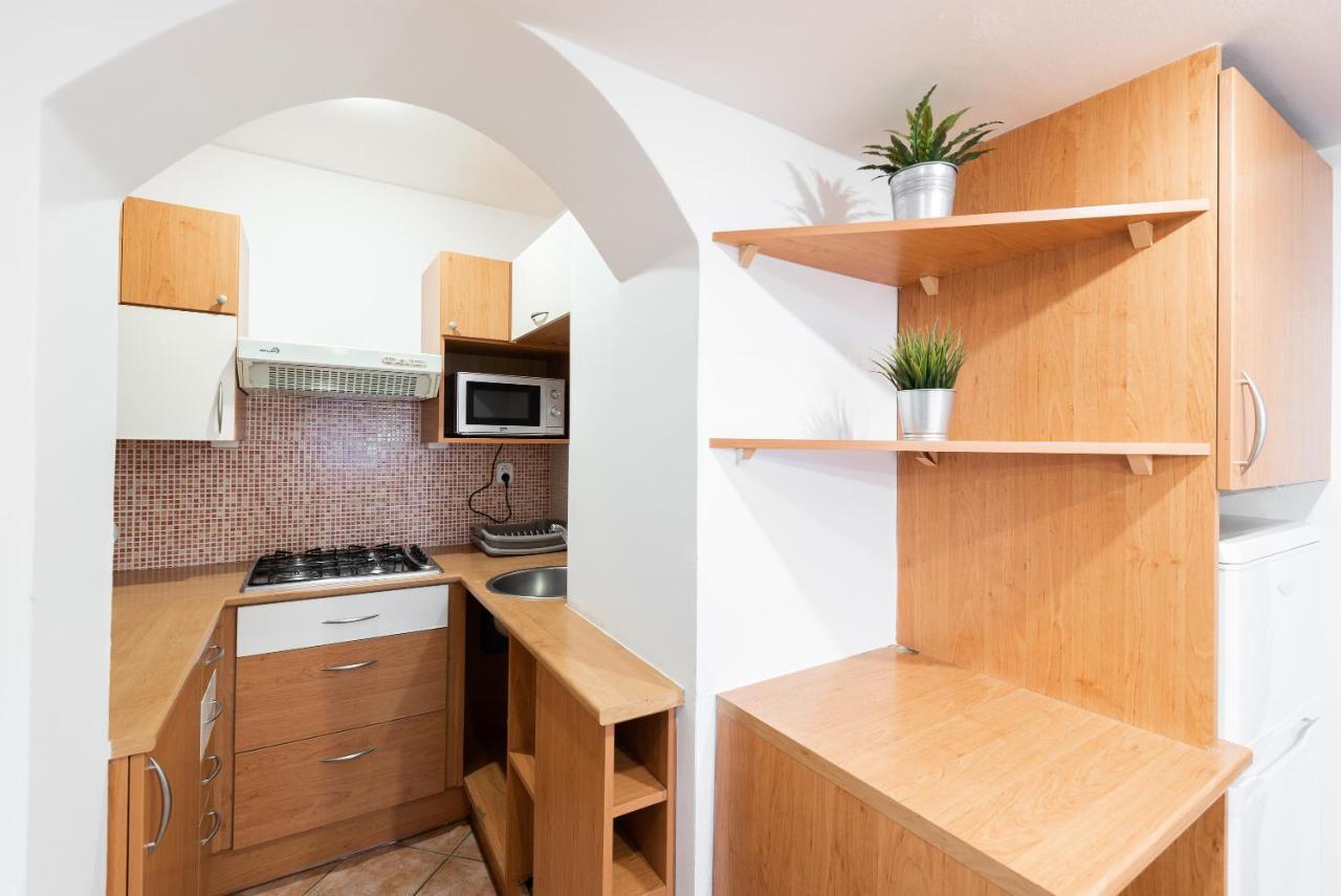 Budget Reznicka Apartment Прага Екстер'єр фото