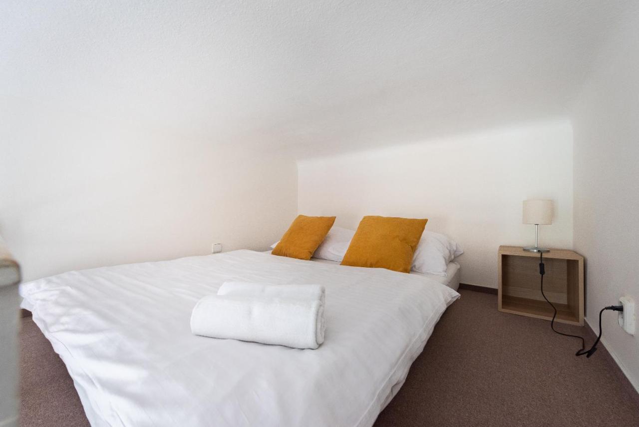 Budget Reznicka Apartment Прага Екстер'єр фото