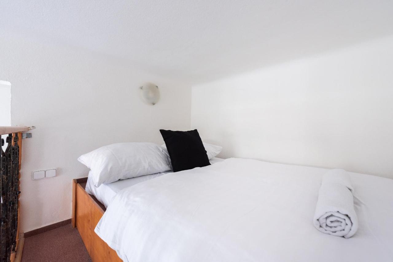 Budget Reznicka Apartment Прага Екстер'єр фото