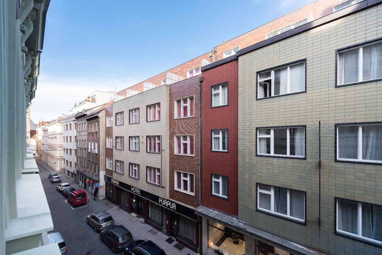 Budget Reznicka Apartment Прага Екстер'єр фото